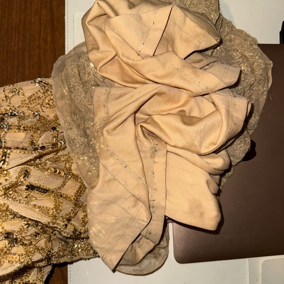 MAC DUGGAL
Gold Embellished Fringe Cap Sleeve Trumpet
Gown | 4715 | 6 - Picture 9 of 14